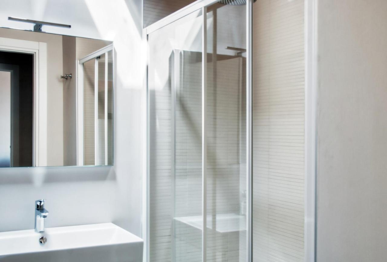 Residenza Puoti Apartment Peschiera del Garda Luaran gambar