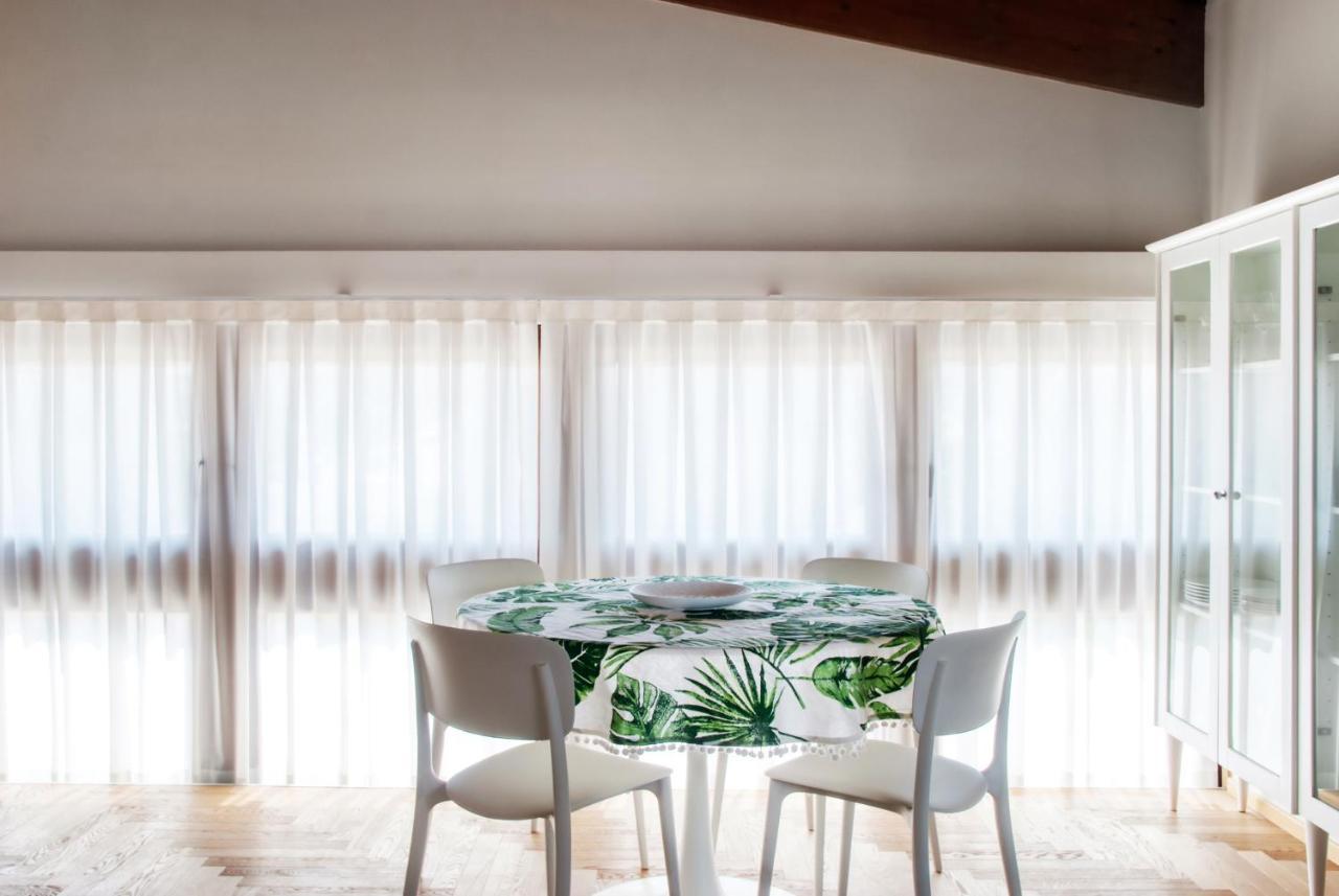 Residenza Puoti Apartment Peschiera del Garda Luaran gambar