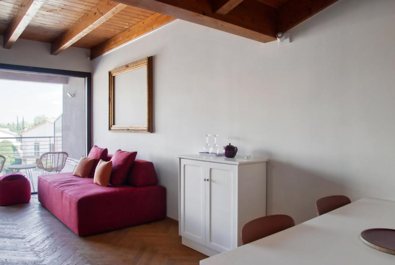 Residenza Puoti Apartment Peschiera del Garda Luaran gambar