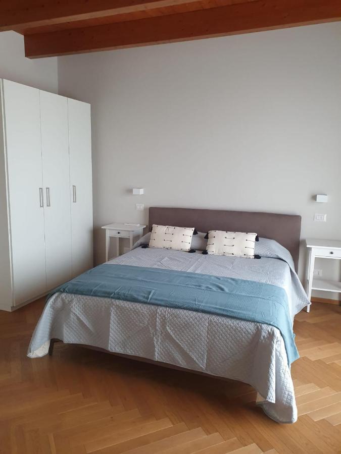 Residenza Puoti Apartment Peschiera del Garda Luaran gambar